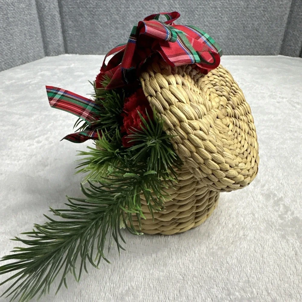Vintage Small Wicker Christmas Basket With Floral Lid Ribbon Multicolor 4